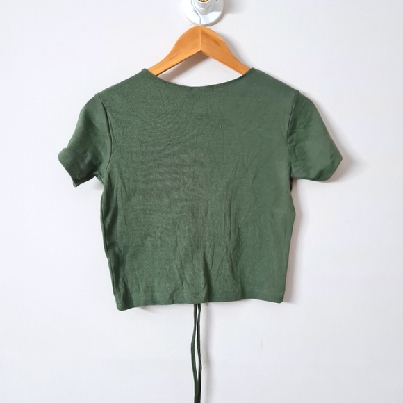 Knitted Crop top in moss green - Picture 2 of 3